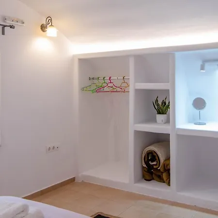 White Wave Villa, 3min Walk From Kamári