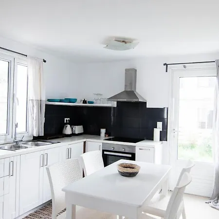White Wave Villa, 3min Walk From * Kamári