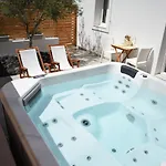 White Wave Villa, 3min Walk From Lägenhet