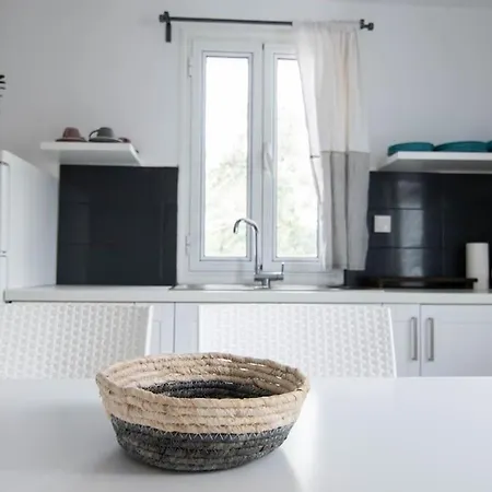 Apartament White Wave Villa, 3min Walk From