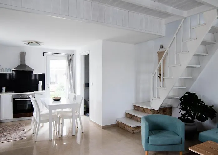 Daire White Wave Villa, 3min Walk From Kamári